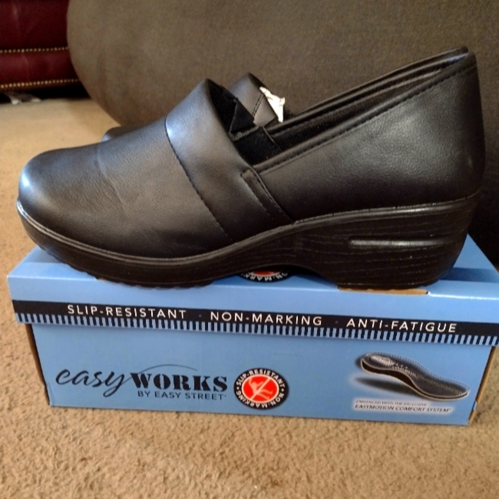 Easy Works Slip Resistant Work Shoes.